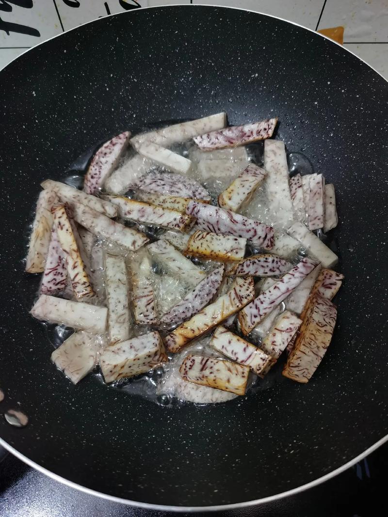 炸芋头的家常做法，小吃炸芋头的制作方法 炸芋头的家常做法，小吃炸芋头的制作方法 旅行资讯