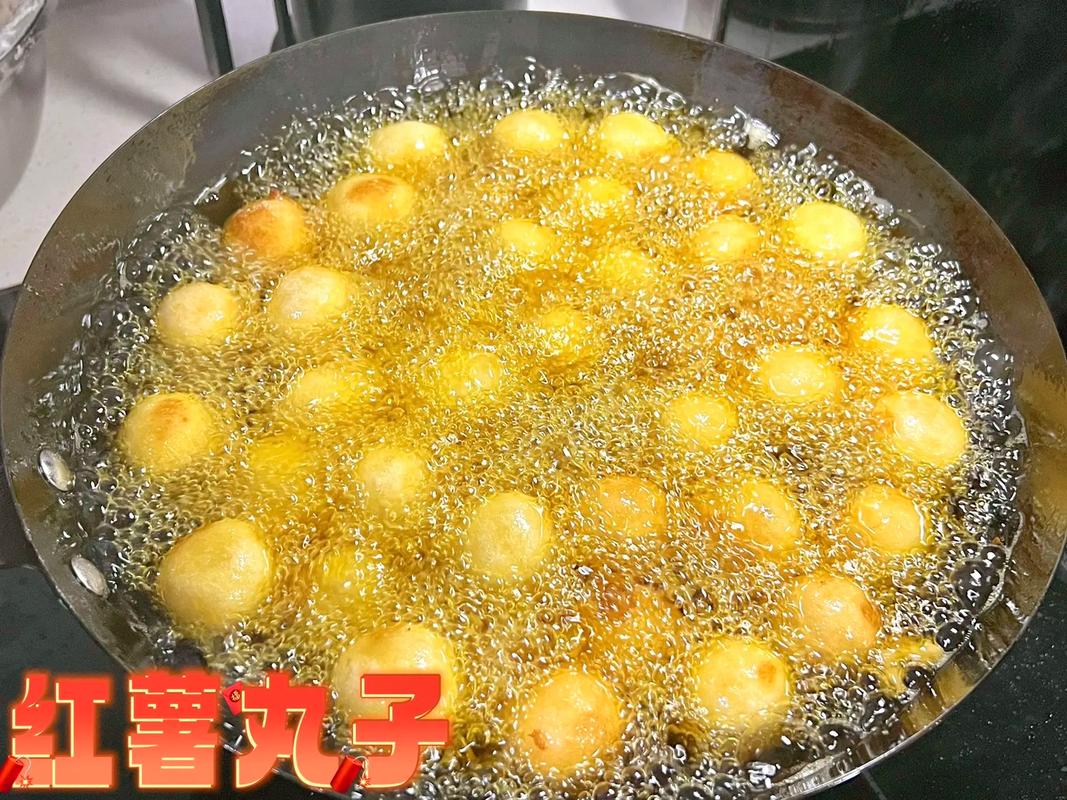 高平炸肉丸的正确方法和配料,街边小吃炸丸子 美食推荐 高平炸肉丸的正确方法和配料,街边小吃炸丸子 高平炸肉丸的正确方法和配料,街边小吃炸丸子 美食推荐
