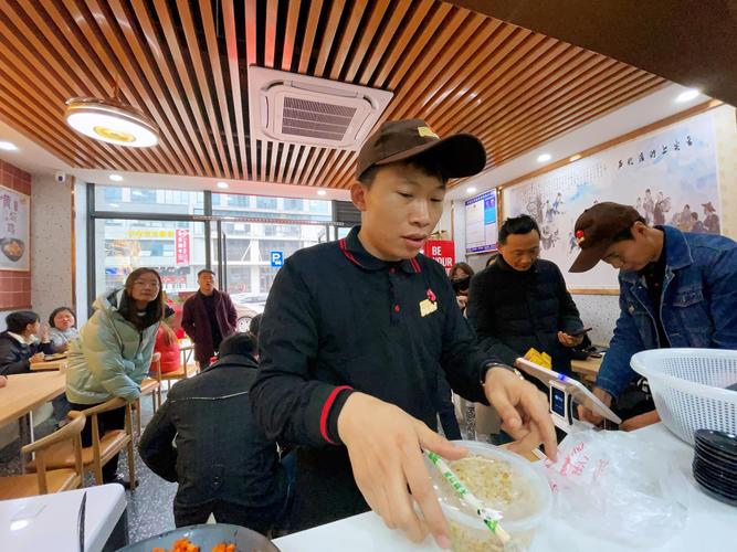 今年这情况适合找份工作上班呢，还是也可以开个小吃店，有特色的小吃店 今年这情况适合找份工作上班呢，还是也可以开个小吃店，有特色的小吃店 旅行资讯