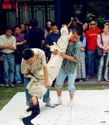 如何看待90后美女蒋涵萱的人体书法,这真的是艺术吗,丑的美食 生活指南 如何看待90后美女蒋涵萱的人体书法,这真的是艺术吗,丑的美食 如何看待90后美女蒋涵萱的人体书法,这真的是艺术吗,丑的美食 生活指南