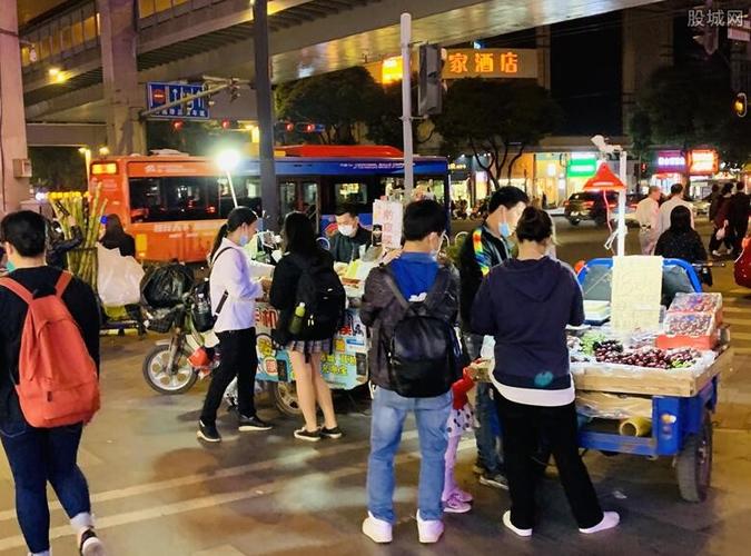 小区楼下有个卖小吃的地摊,营业到凌晨两三点,每天都会有人喝醉,大吵大闹该怎么办,在小区楼下卖什么小吃好 旅行资讯 小区楼下有个卖小吃的地摊,营业到凌晨两三点,每天都会有人喝醉,大吵大闹该怎么办,在小区楼下卖什么小吃好 小区楼下有个卖小吃的地摊,营业到凌晨两三点,每天都会有人喝醉,大吵大闹该怎么办,在小区楼下卖什么小吃好 旅行资讯